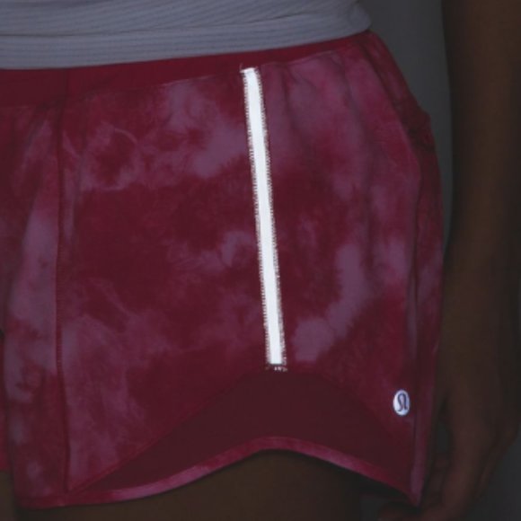 (2172) LULULEMON HOTTY HOT SHORTS Sz 4 **LOVED** - Picture 3 of 9